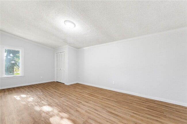 Building Photo - 202 3rd Ave SW