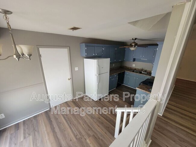 Building Photo - 3737 Woodcock Dr