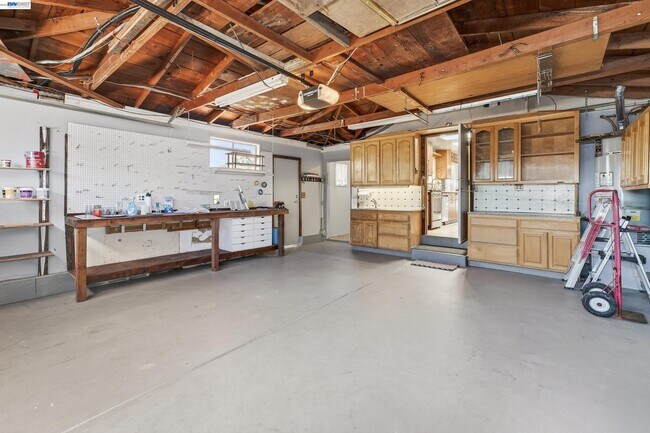 Building Photo - 1450 Kolln St