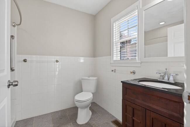 Building Photo - 2818 Tidewater Dr