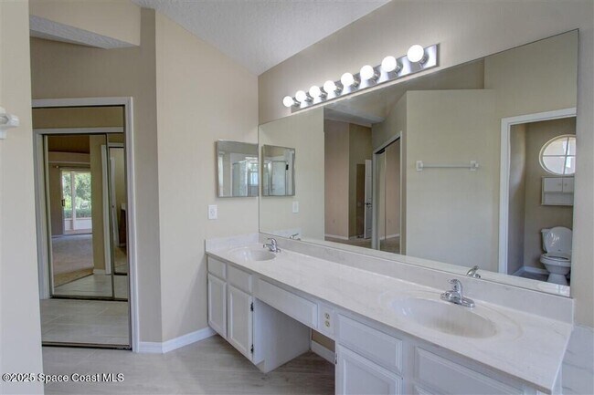 Building Photo - 4240 Wood Haven Dr