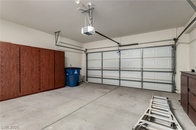 Building Photo - 6092 Fox Creek Ave
