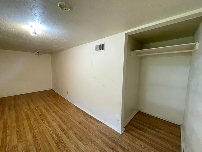 Building Photo - Central NE House with Basement, Hardwood F...