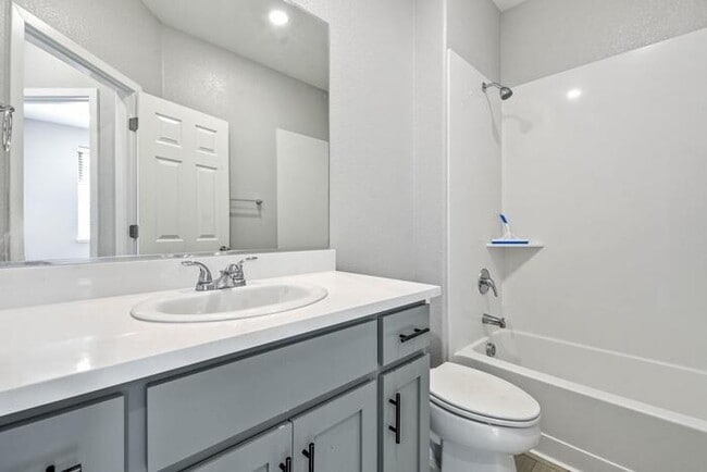 Building Photo - Beautiful Former Model Home For Rent! All the upgrades!