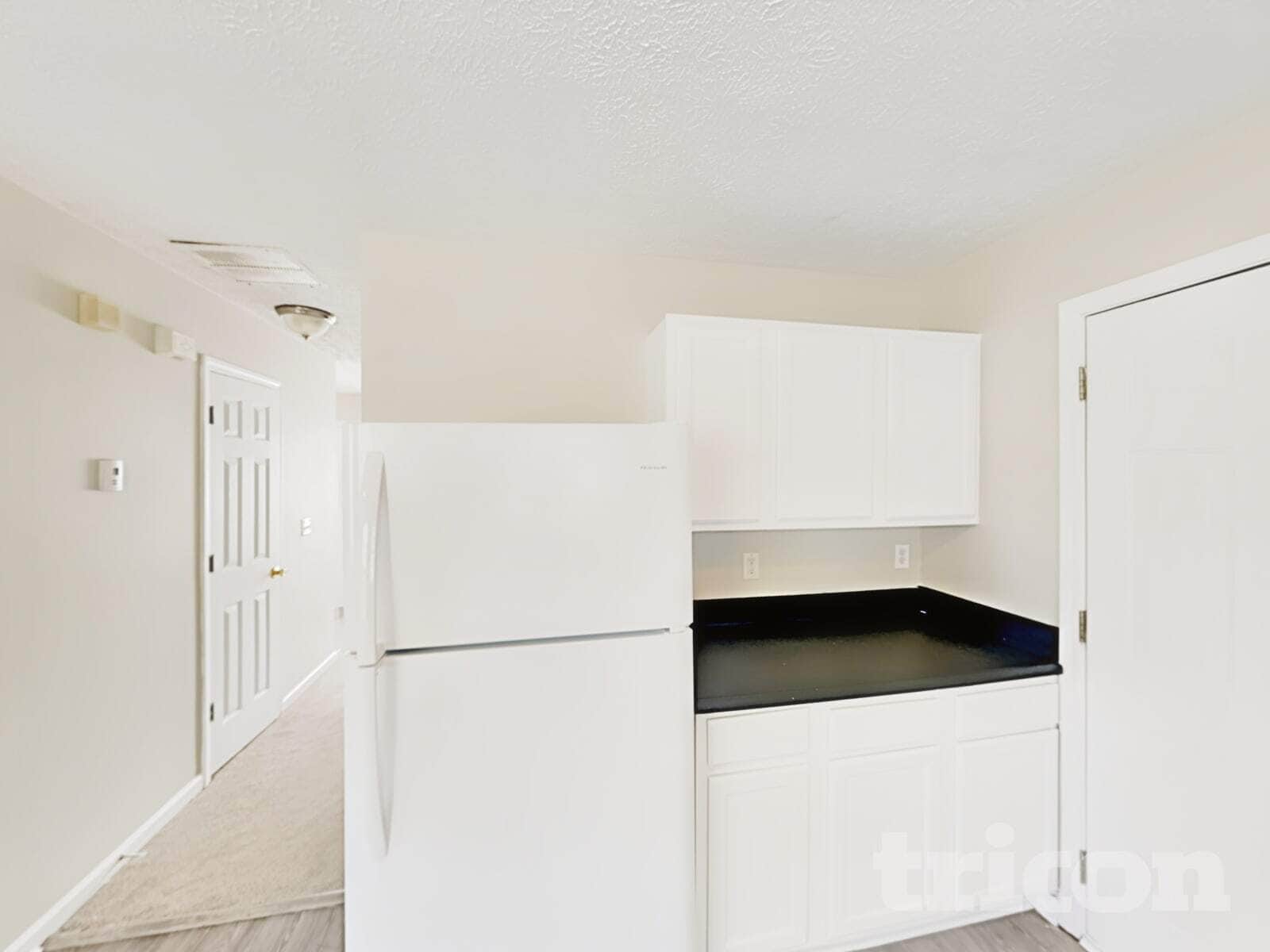 Building Photo - 936 Edgewood Ln