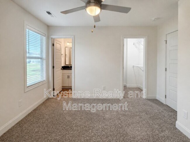 Building Photo - 919 Martin St