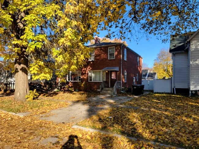 Building Photo - 857 9th St