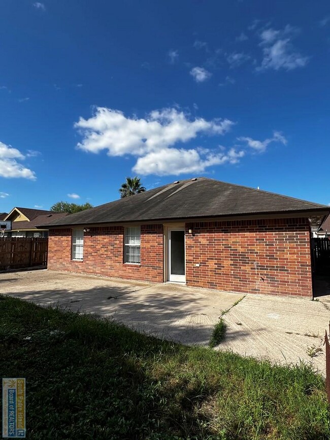 Building Photo - 2813 Capri St