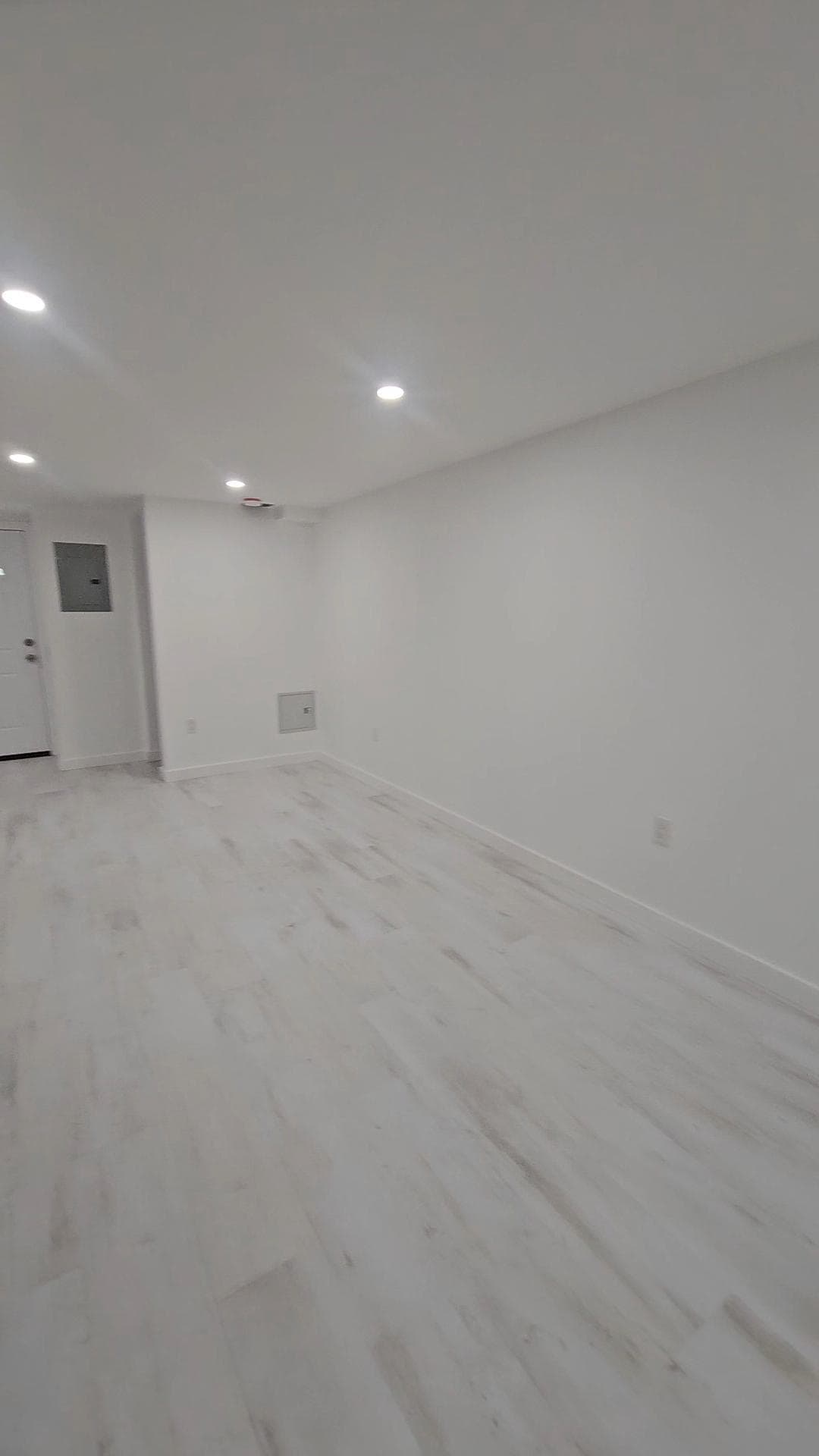 Building Photo - 745 E 39th St