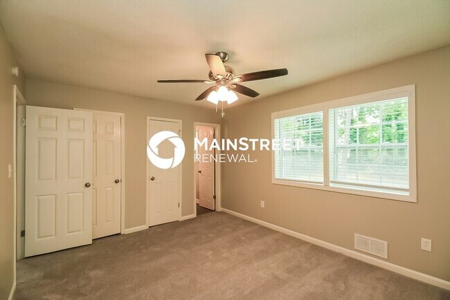 Building Photo - 3 Bedroom Pet-Friendly Home in Rex, GA wit...