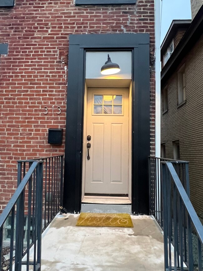 Building Photo - 313 E 17th Ave