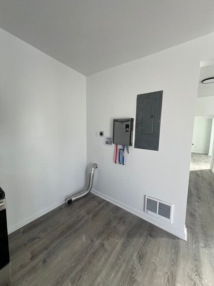 Rear unit - 1132 W 8th St