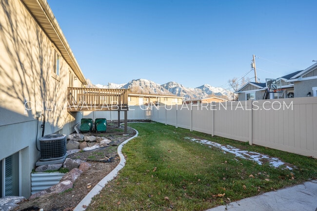 Building Photo - 698 1600 S