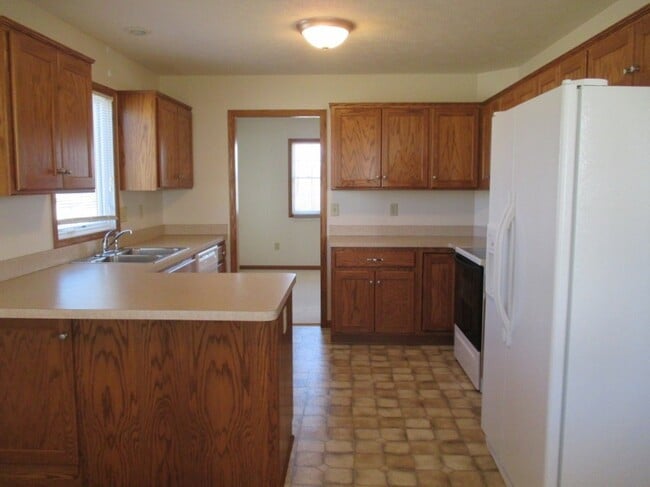Building Photo - Great Corner Lot