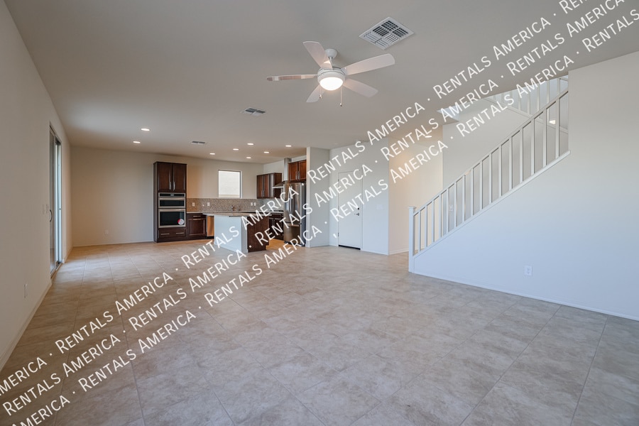 Building Photo - 5625 N 87th Dr