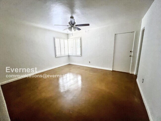 Building Photo - 801 W Earll Dr