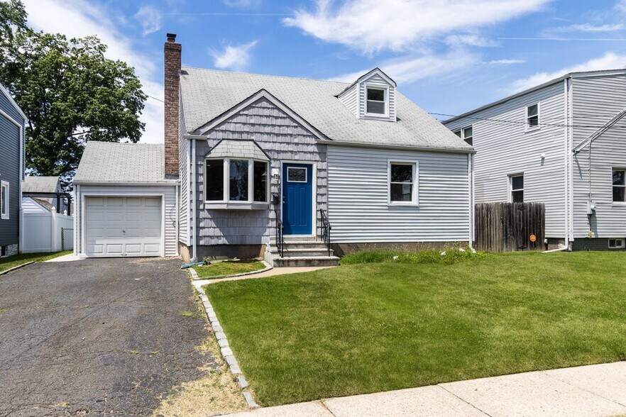 Building Photo - 1170 Gruber Ave