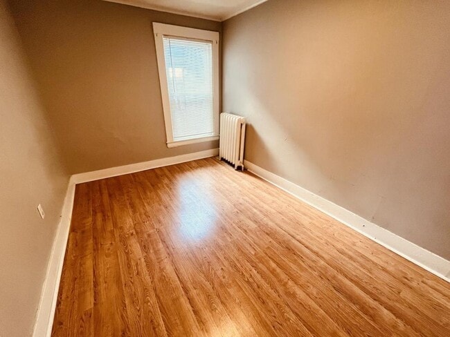 Building Photo - 153 Horton St