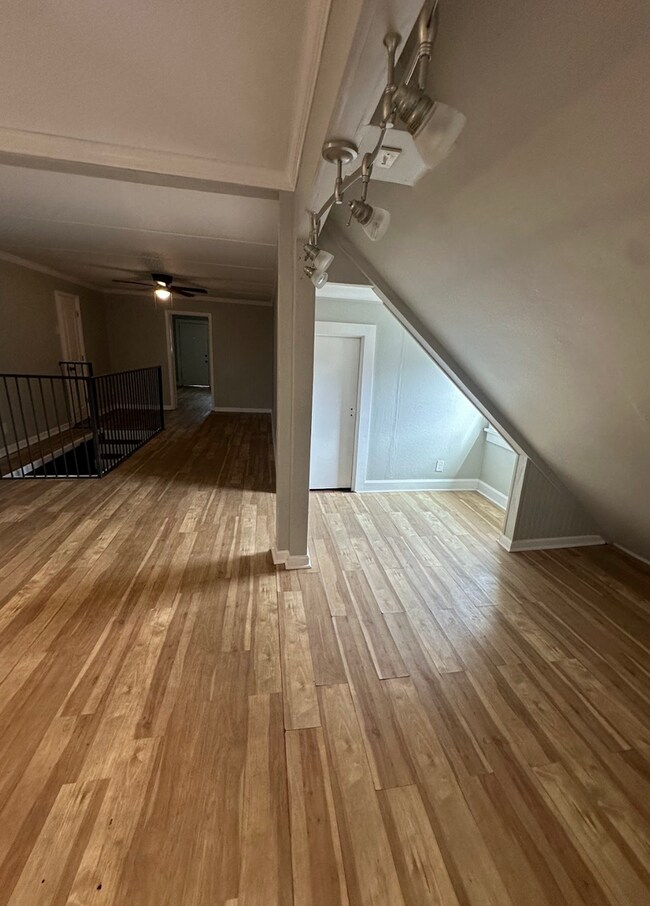 Building Photo - Stunning Historic Home - Sheffield, AL