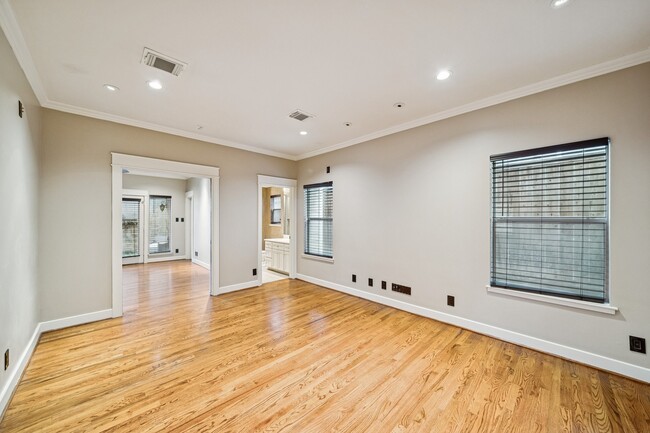 Building Photo - 2024 Vermont St