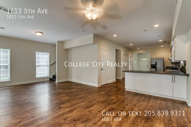 Building Photo - 1613 5th Ave