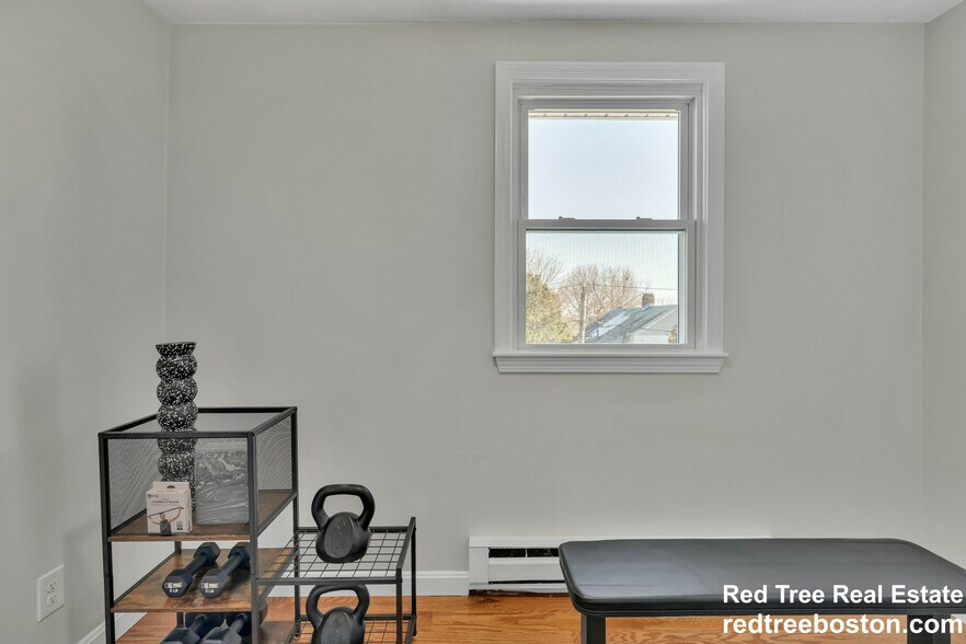 Building Photo - 74 Dunboy St