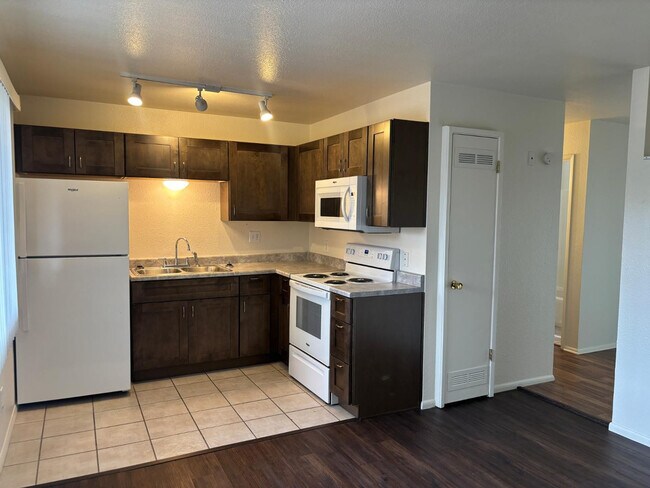 Building Photo - 1200 Lanny Ave