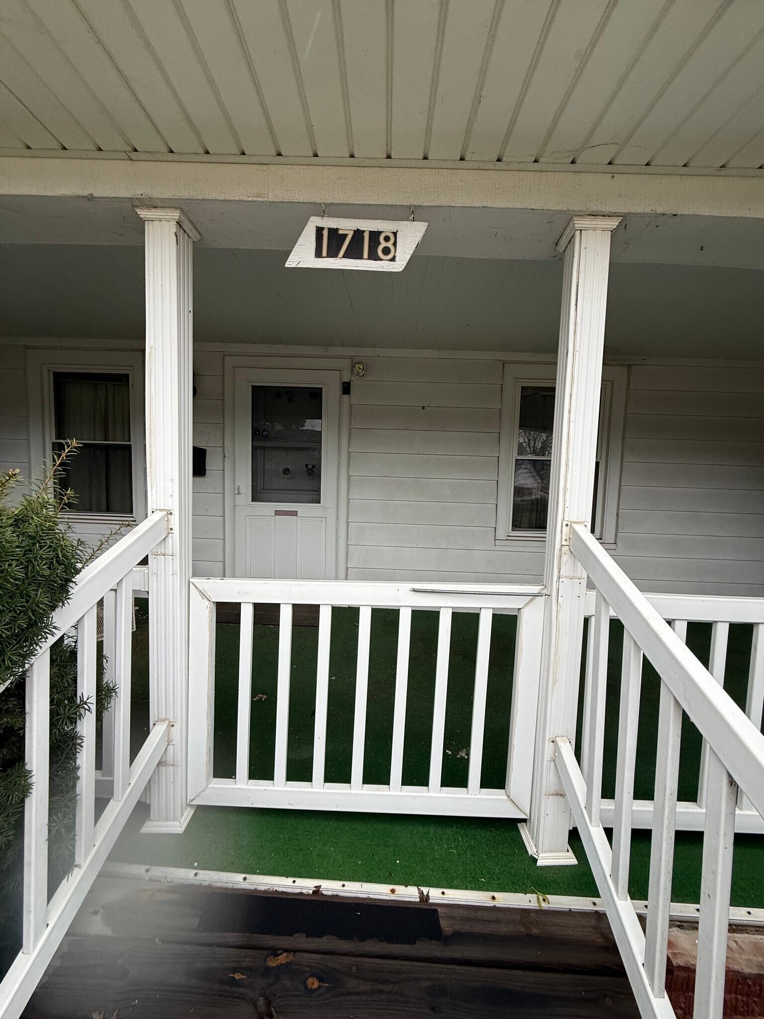 Building Photo - 1718 E Cantrell St