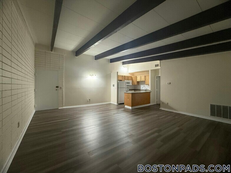 Building Photo - 16 Westgate Dr