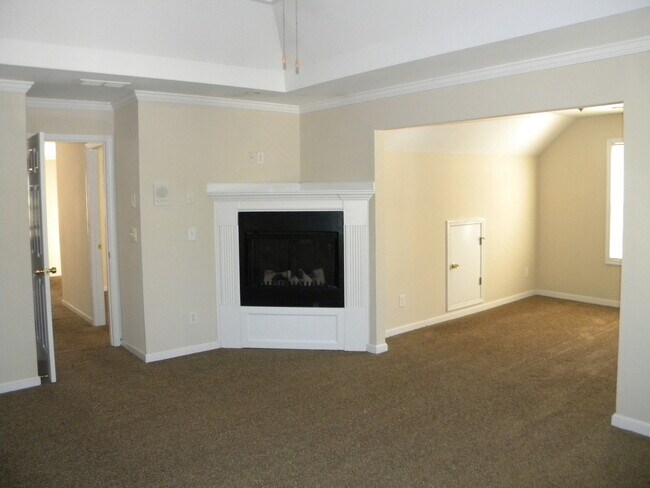 Building Photo - Home For The Holidays!!  Huge 4 Bedroom/3 Bath Home Available In Perfect Lithonia Location!!!