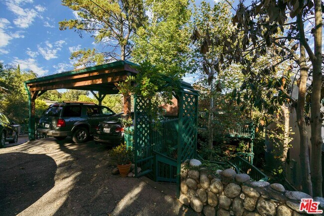 Building Photo - 730 Basin Dr