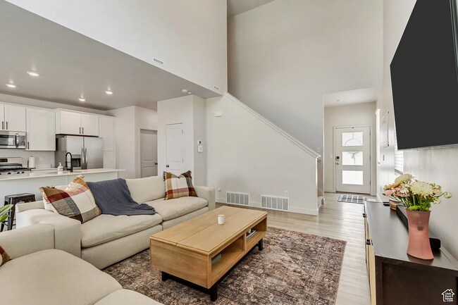 Building Photo - 2003 Red Yearling Dr