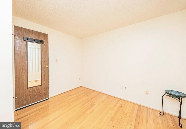 Building Photo - 1803 E Beech Rd