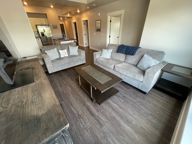 Building Photo - 605 N 7th Ave