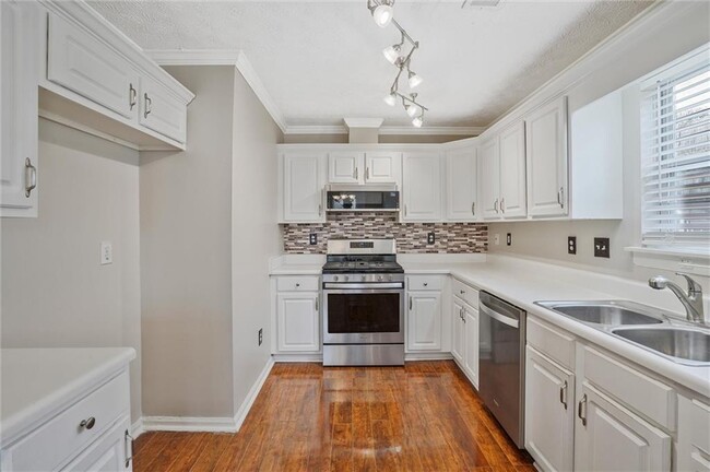 Building Photo - 4910 Lakebrooke Run