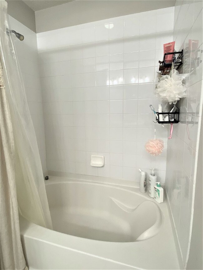 Building Photo - 4877 Castlegate Ct