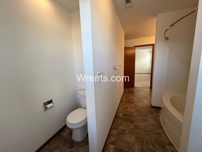 Building Photo - Adorable North Spokane Home in 5 Mile – Cherry Ln