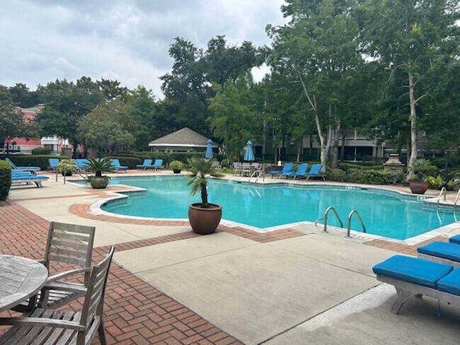 Building Photo - Stunning Two Bedroom Condo - Fully Furnished - Mira Vista - James Island