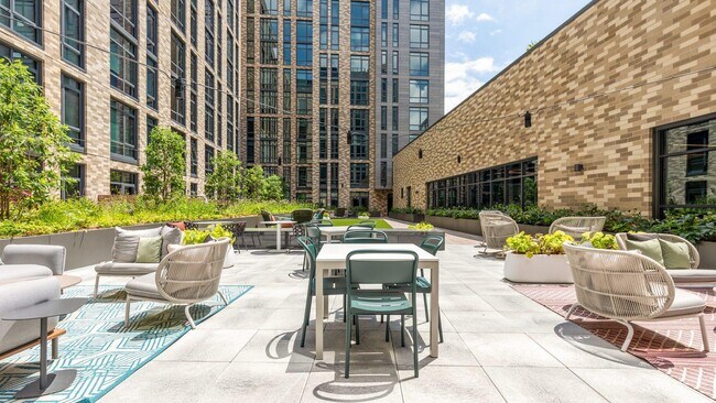 Building Photo - 350 Maple Dr SW