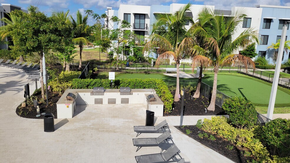 Building Photo - 7095 W 5th Ct