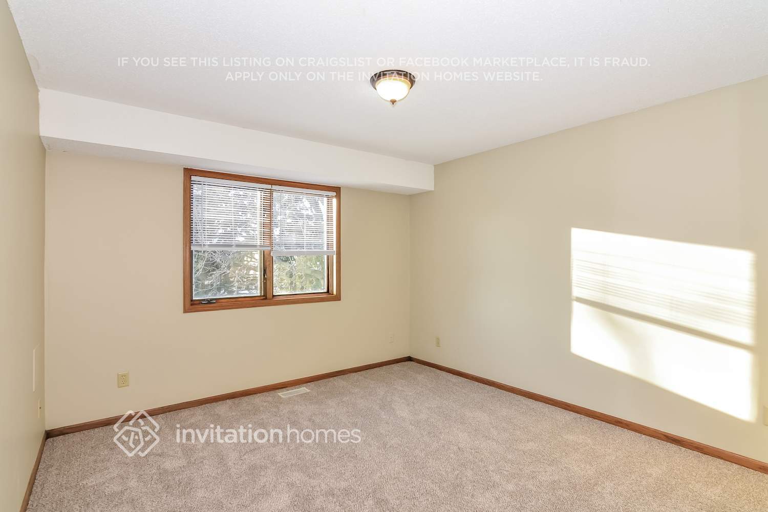 Building Photo - 3746 Hamlet Ave N