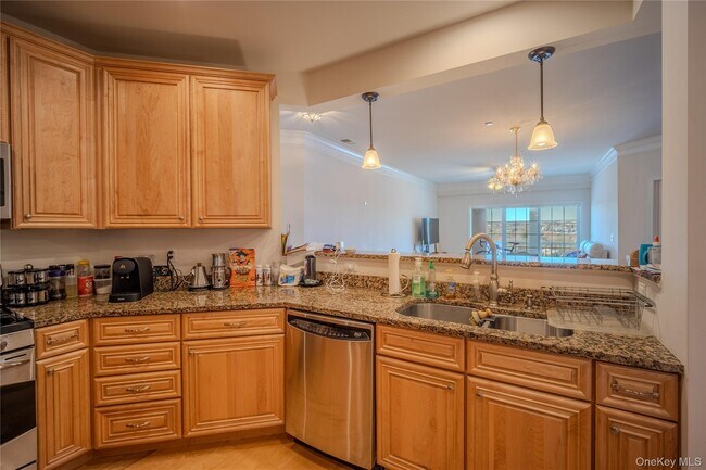 Building Photo - 2216 Bennington Dr