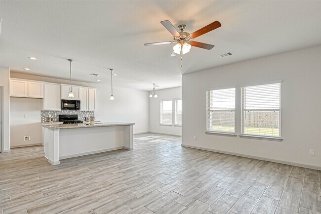 Building Photo - 7910 Cypress Country Dr