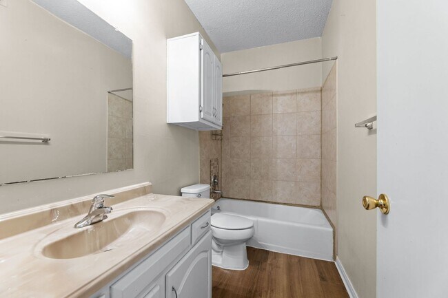 Building Photo - IMMEDIATE MOVE IN: West Campus 2 Bed/2 Bath