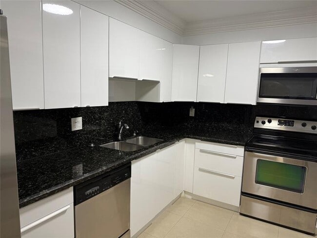 Building Photo - 5100 N Ocean Blvd