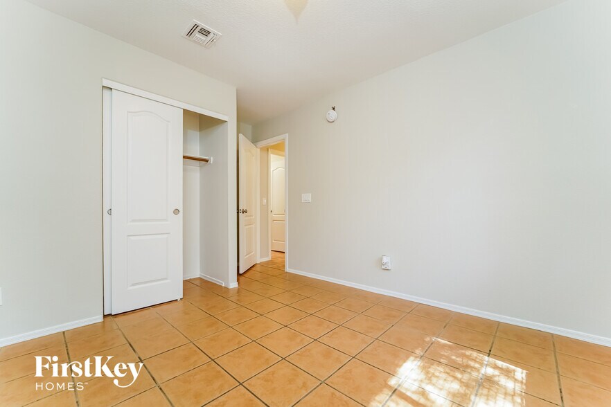 Building Photo - 2530 W Cezanne Cir