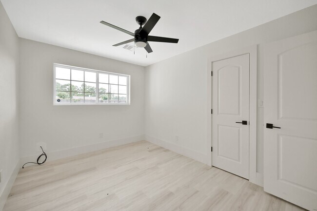 Building Photo - 6026 Willowbend Blvd