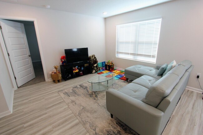 Building Photo - 440 Scarborough St