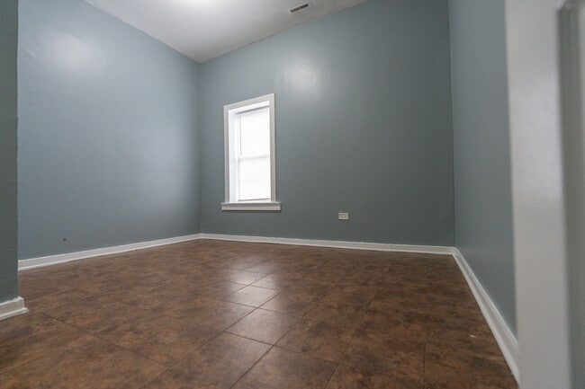 Building Photo - 1701 W 35th St