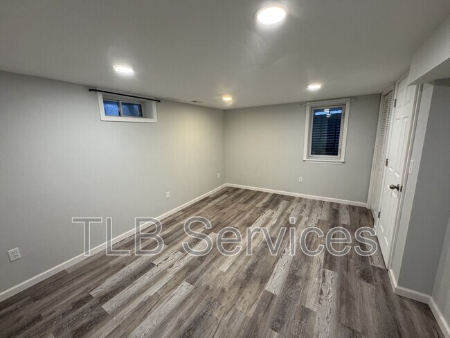 Building Photo - 542 Montdale Rd